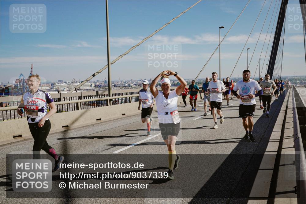03.10.2025 - Köhlbrandbrückenlauf Michael Burmester http://msf.ph/oto/9037339 03.10.2025 12:30:06 Position 1 5031 meine-sportfotos.de