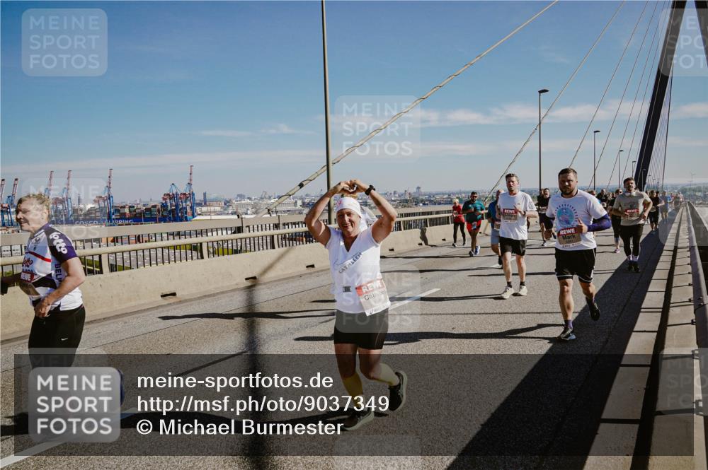 03.10.2025 - Köhlbrandbrückenlauf Michael Burmester http://msf.ph/oto/9037349 03.10.2025 12:30:07 Position 1 6282 meine-sportfotos.de