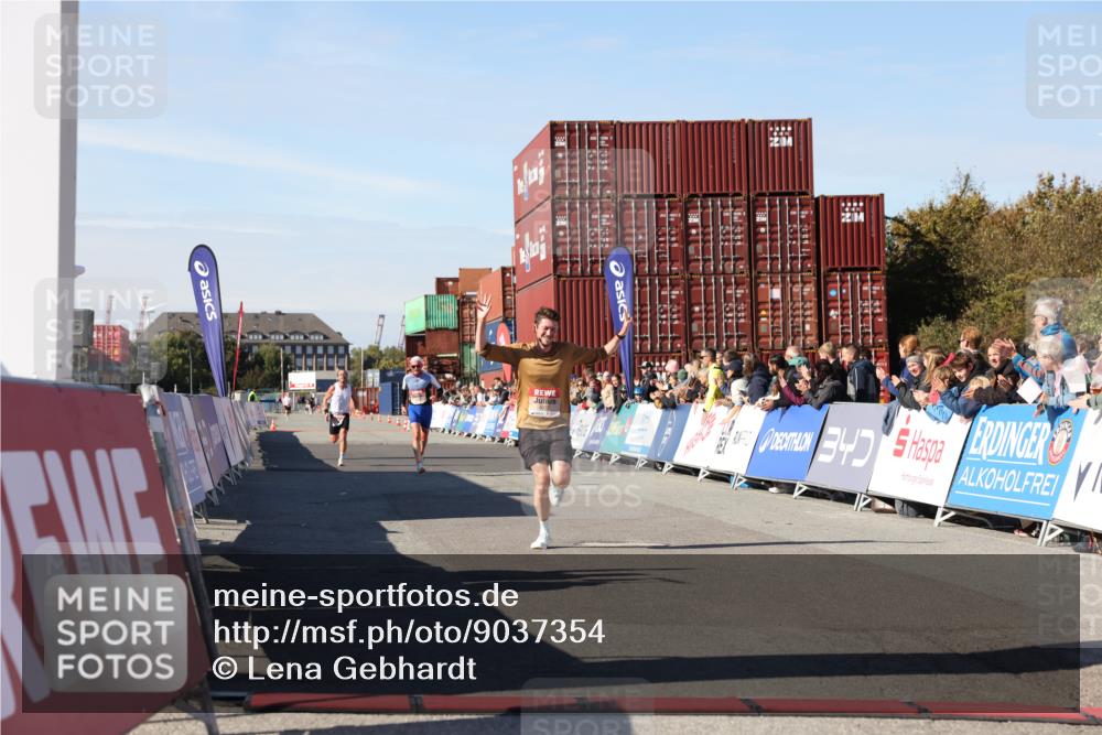03.10.2025 - Köhlbrandbrückenlauf Lena Gebhardt http://msf.ph/oto/9037354 03.10.2025 12:50:52 Ziel 4072, 6216, 6552 meine-sportfotos.de