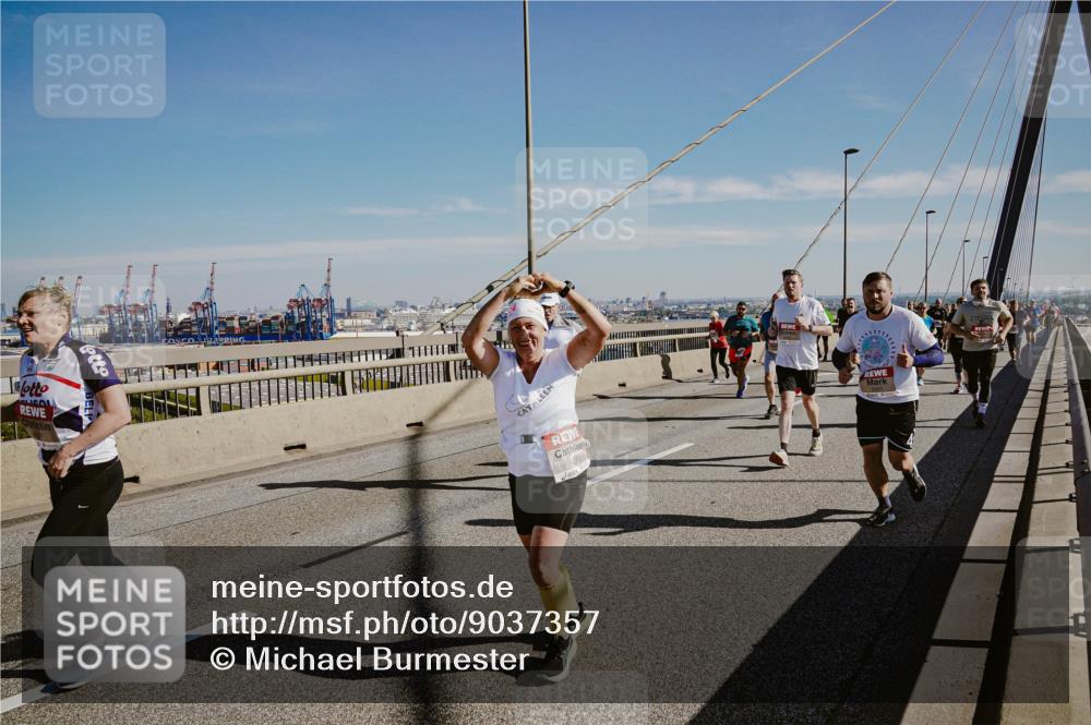 03.10.2025 - Köhlbrandbrückenlauf Michael Burmester http://msf.ph/oto/9037357 03.10.2025 12:30:07 Position 1 6282 meine-sportfotos.de