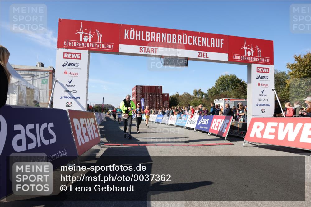 03.10.2025 - Köhlbrandbrückenlauf Lena Gebhardt http://msf.ph/oto/9037362 03.10.2025 13:14:24 Ziel 4400, 4426, 4437, 4569, 4641, 4776, 4888, 5132, 5282, 5805, 5902, 5903, 6012, 6327, 6418, 6512, 6735 meine-sportfotos.de