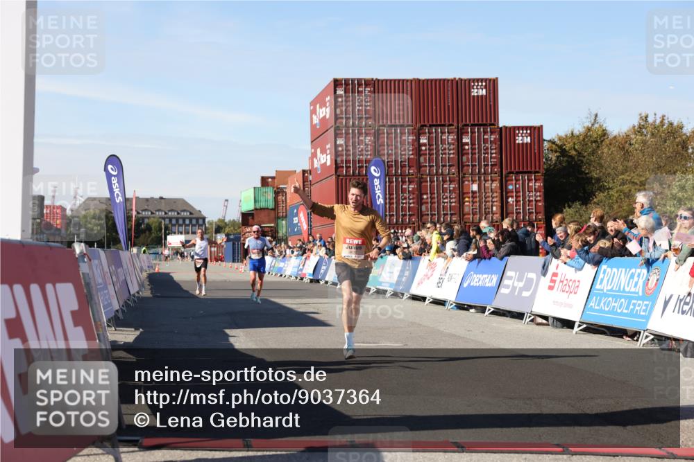 03.10.2025 - Köhlbrandbrückenlauf Lena Gebhardt http://msf.ph/oto/9037364 03.10.2025 12:50:53 Ziel 4072, 6216, 6552 meine-sportfotos.de