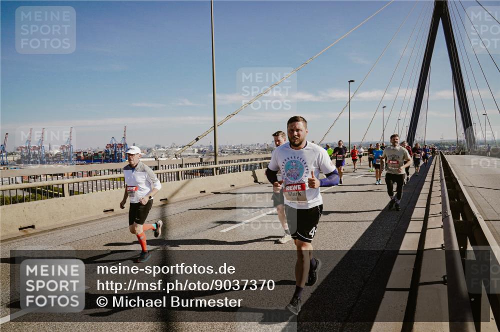 03.10.2025 - Köhlbrandbrückenlauf Michael Burmester http://msf.ph/oto/9037370 03.10.2025 12:30:08 Position 1 5261 meine-sportfotos.de