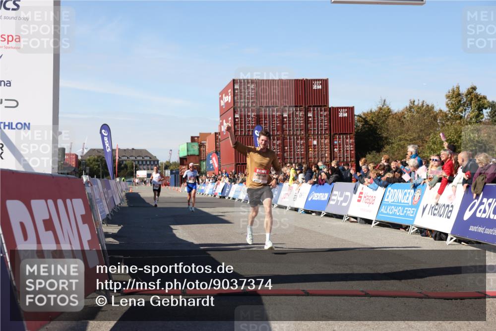 03.10.2025 - Köhlbrandbrückenlauf Lena Gebhardt http://msf.ph/oto/9037374 03.10.2025 12:50:53 Ziel 4072, 6216, 6552 meine-sportfotos.de