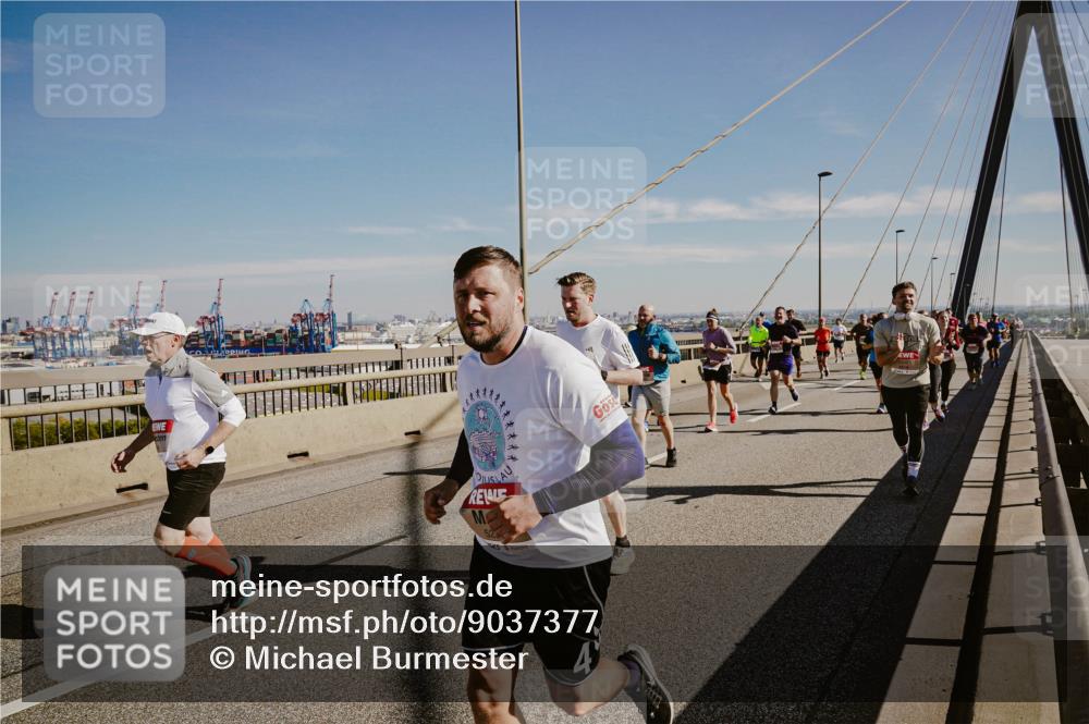 03.10.2025 - Köhlbrandbrückenlauf Michael Burmester http://msf.ph/oto/9037377 03.10.2025 12:30:08 Position 1 52 meine-sportfotos.de