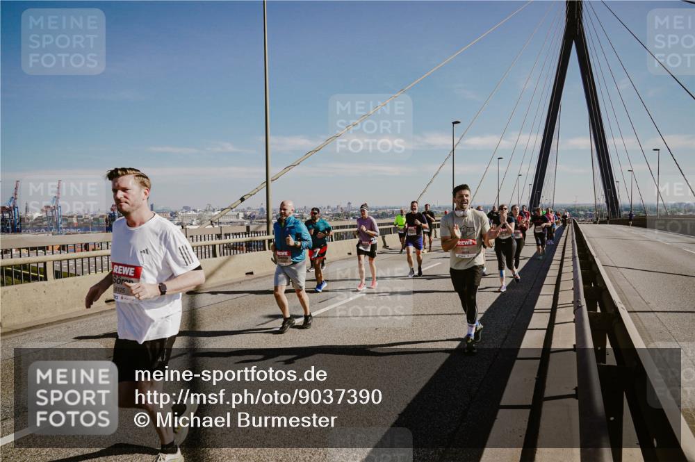 03.10.2025 - Köhlbrandbrückenlauf Michael Burmester http://msf.ph/oto/9037390 03.10.2025 12:30:09 Position 1 6125 meine-sportfotos.de