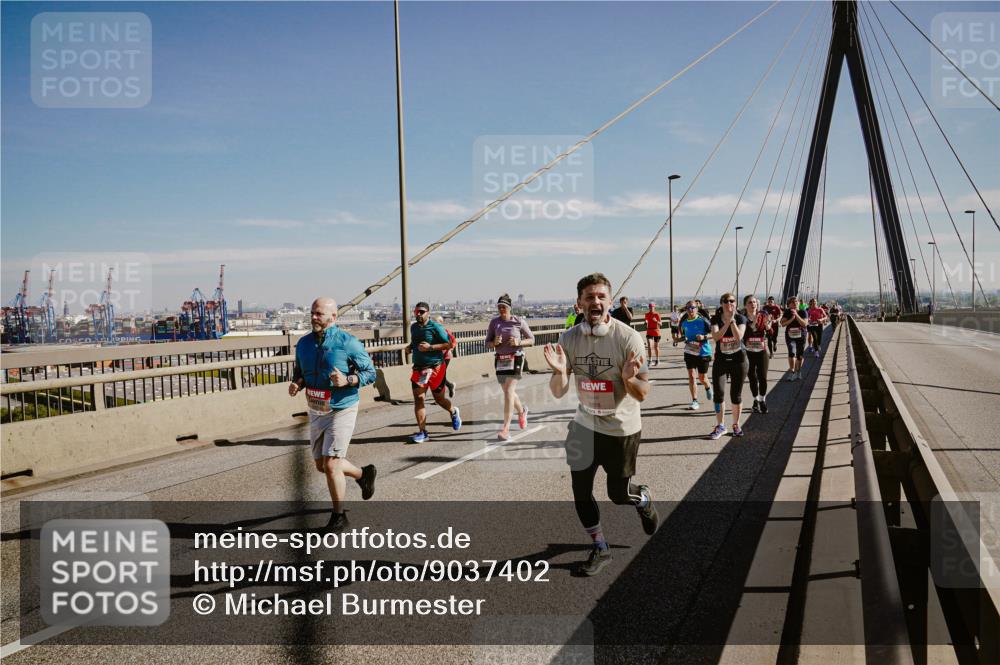 03.10.2025 - Köhlbrandbrückenlauf Michael Burmester http://msf.ph/oto/9037402 03.10.2025 12:30:10 Position 1  meine-sportfotos.de