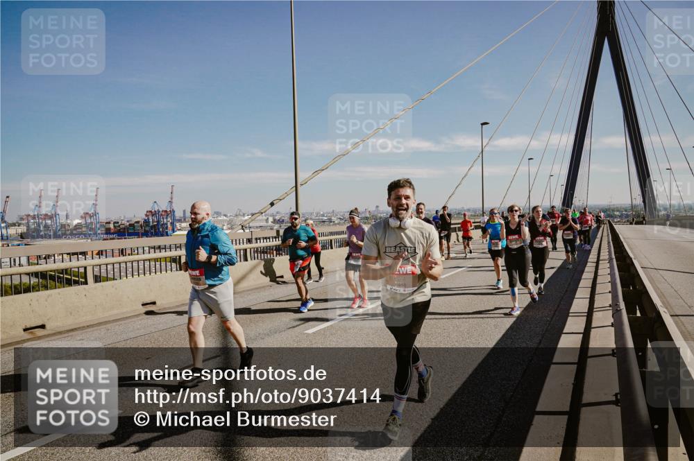 03.10.2025 - Köhlbrandbrückenlauf Michael Burmester http://msf.ph/oto/9037414 03.10.2025 12:30:10 Position 1 6818 meine-sportfotos.de