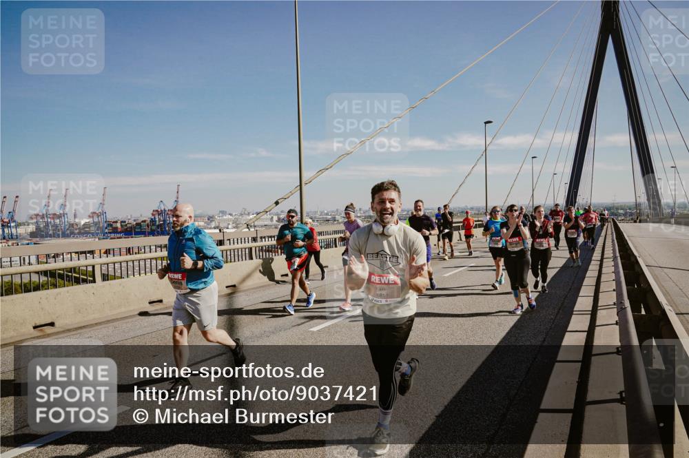 03.10.2025 - Köhlbrandbrückenlauf Michael Burmester http://msf.ph/oto/9037421 03.10.2025 12:30:10 Position 1 6818 meine-sportfotos.de