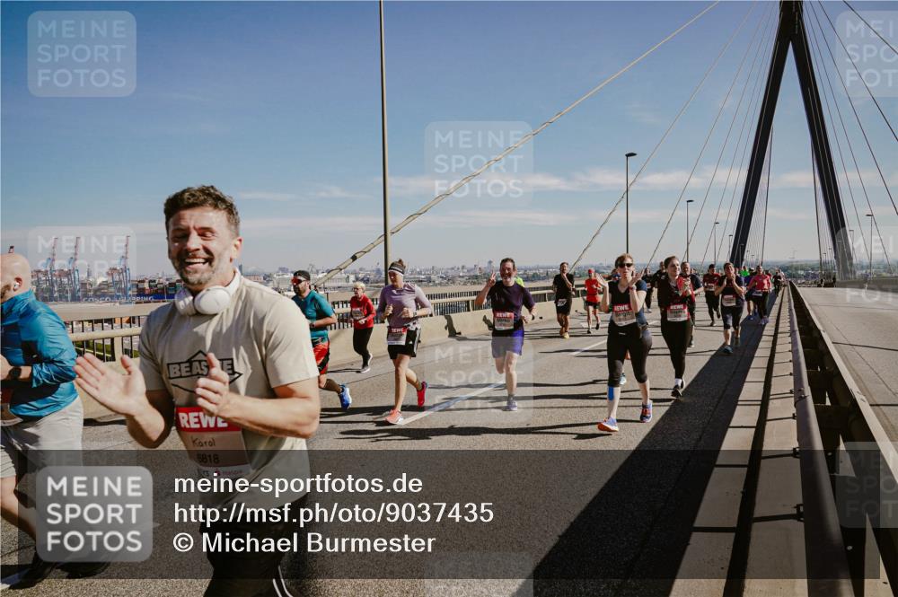 03.10.2025 - Köhlbrandbrückenlauf Michael Burmester http://msf.ph/oto/9037435 03.10.2025 12:30:10 Position 1 6818 meine-sportfotos.de