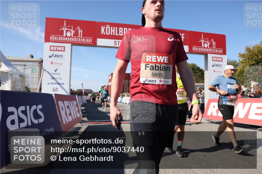 03.10.2025 - Köhlbrandbrückenlauf Lena Gebhardt http://msf.ph/oto/9037440 03.10.2025 13:14:32 Ziel 4259, 4400, 4426, 4509, 4684, 4788, 5132, 5249, 5782, 5805, 5902, 5903, 6012, 6512 meine-sportfotos.de