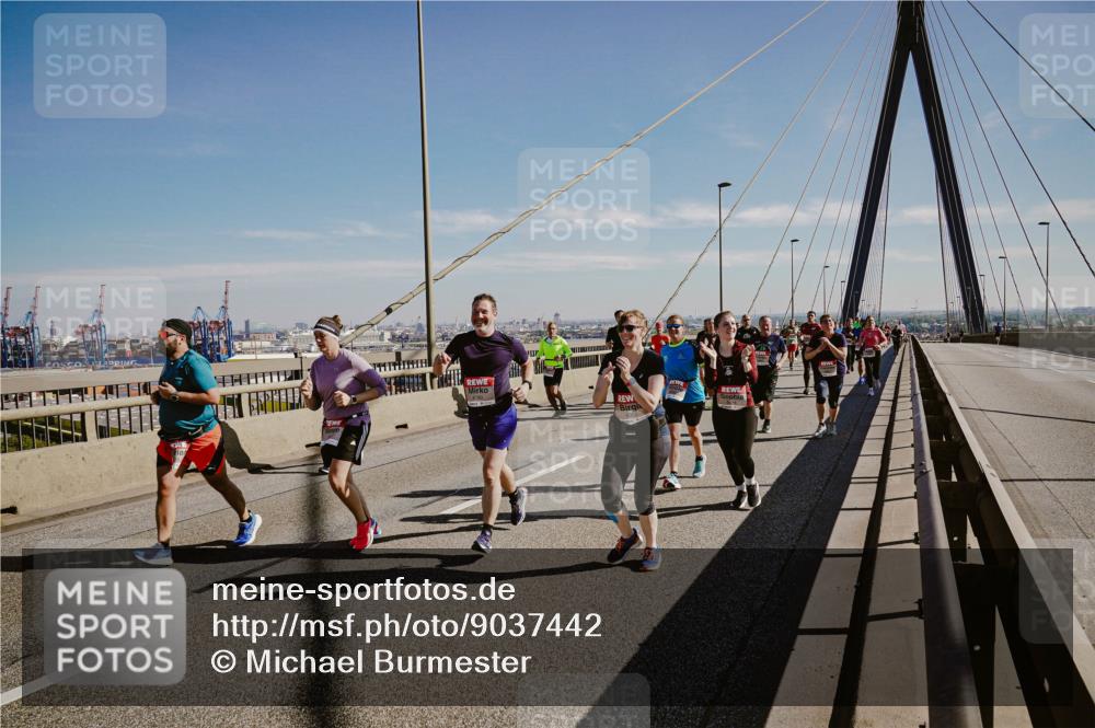 03.10.2025 - Köhlbrandbrückenlauf Michael Burmester http://msf.ph/oto/9037442 03.10.2025 12:30:11 Position 1  meine-sportfotos.de