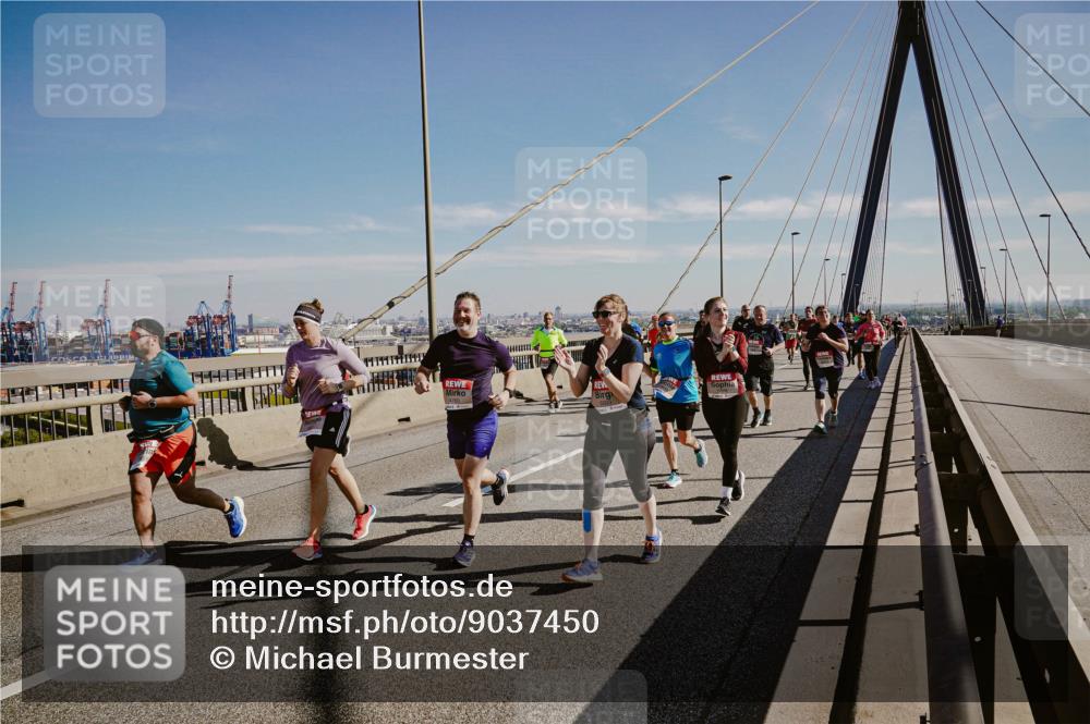 03.10.2025 - Köhlbrandbrückenlauf Michael Burmester http://msf.ph/oto/9037450 03.10.2025 12:30:11 Position 1  meine-sportfotos.de
