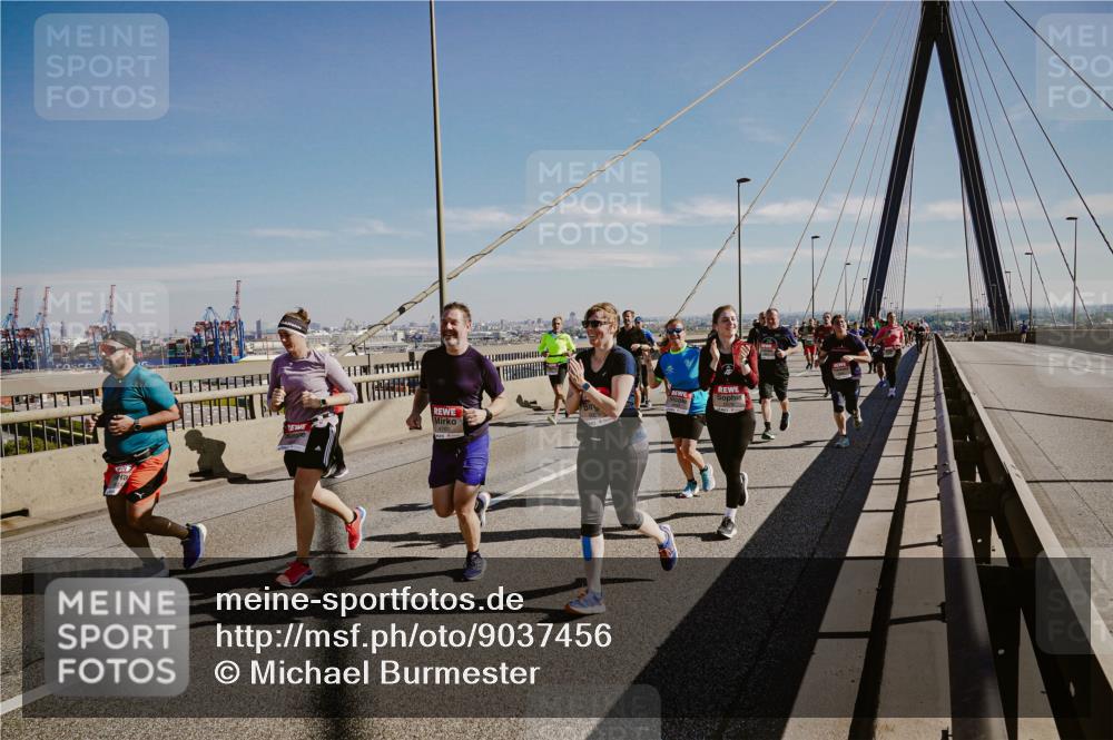 03.10.2025 - Köhlbrandbrückenlauf Michael Burmester http://msf.ph/oto/9037456 03.10.2025 12:30:11 Position 1 1114 meine-sportfotos.de