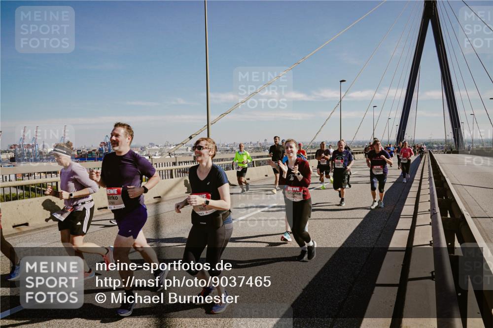 03.10.2025 - Köhlbrandbrückenlauf Michael Burmester http://msf.ph/oto/9037465 03.10.2025 12:30:12 Position 1 4760 meine-sportfotos.de