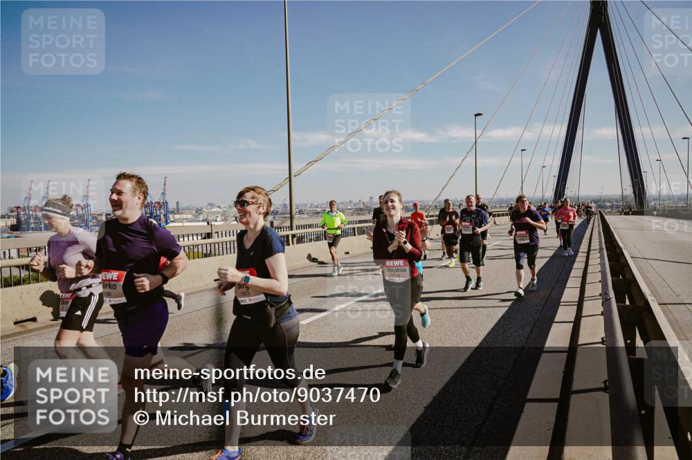 03.10.2025 - Köhlbrandbrückenlauf Michael Burmester http://msf.ph/oto/9037470 03.10.2025 12:30:12 Position 1 5003, 4760 meine-sportfotos.de