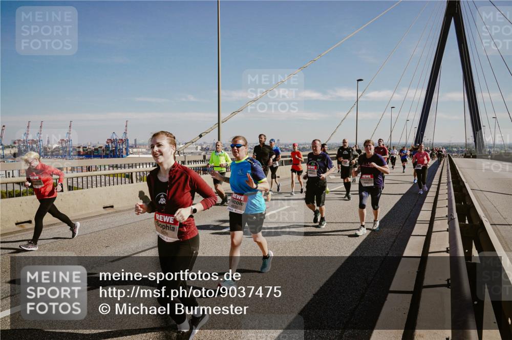 03.10.2025 - Köhlbrandbrückenlauf Michael Burmester http://msf.ph/oto/9037475 03.10.2025 12:30:12 Position 1 5078, 4630 meine-sportfotos.de