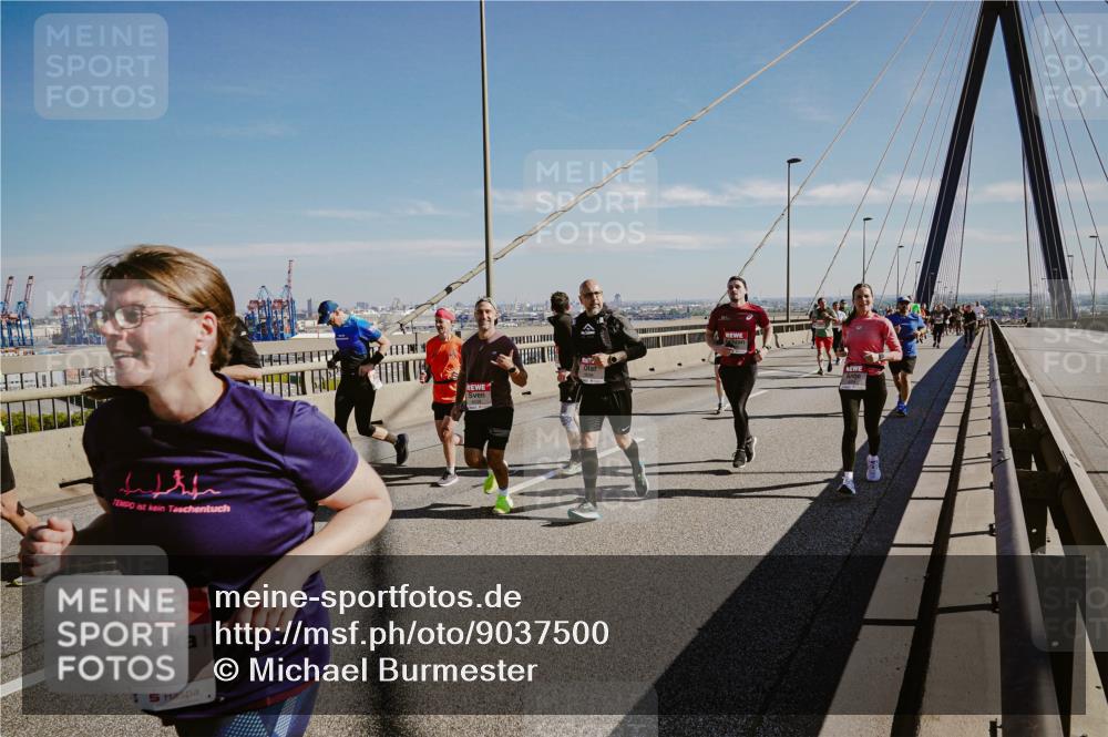 03.10.2025 - Köhlbrandbrückenlauf Michael Burmester http://msf.ph/oto/9037500 03.10.2025 12:30:14 Position 1 600 meine-sportfotos.de