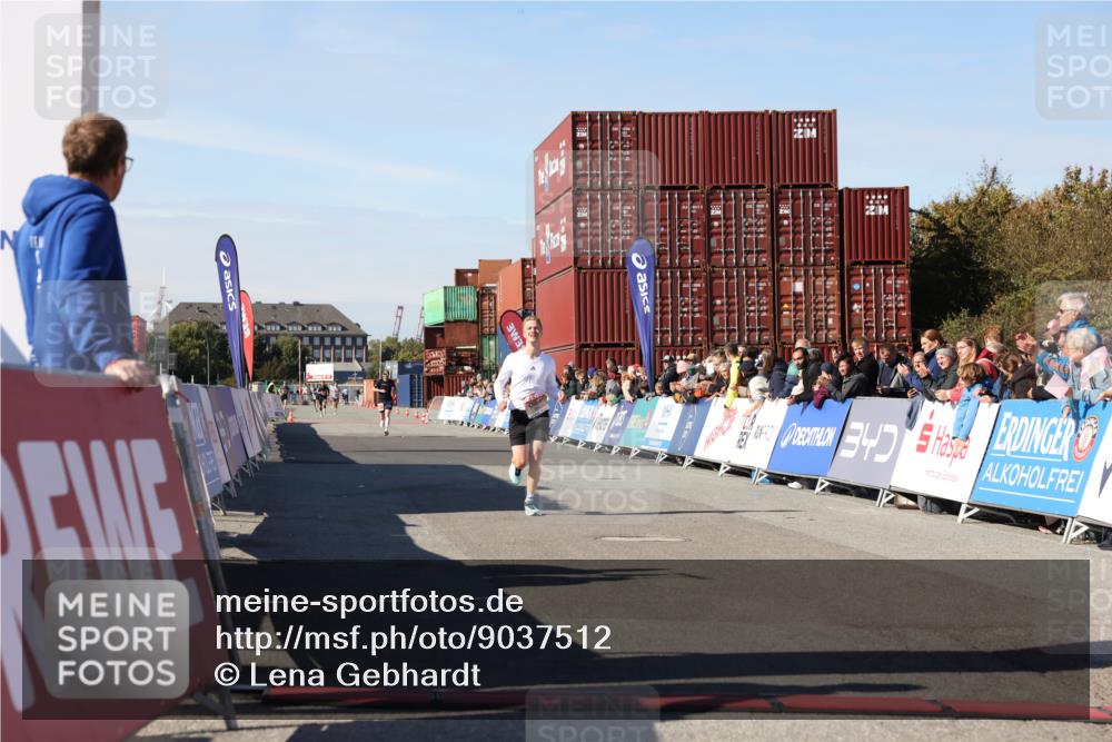 03.10.2025 - Köhlbrandbrückenlauf Lena Gebhardt http://msf.ph/oto/9037512 03.10.2025 12:51:18 Ziel 6047 meine-sportfotos.de