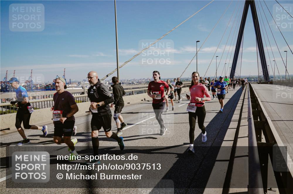 03.10.2025 - Köhlbrandbrückenlauf Michael Burmester http://msf.ph/oto/9037513 03.10.2025 12:30:15 Position 1  meine-sportfotos.de