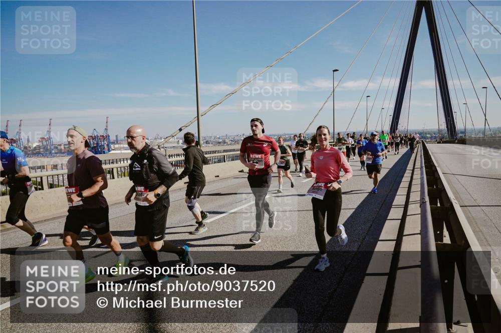 03.10.2025 - Köhlbrandbrückenlauf Michael Burmester http://msf.ph/oto/9037520 03.10.2025 12:30:15 Position 1  meine-sportfotos.de