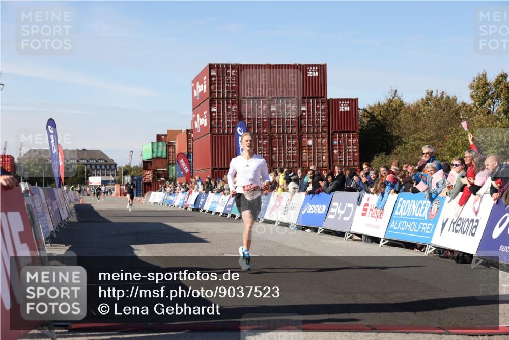 03.10.2025 - Köhlbrandbrückenlauf Lena Gebhardt http://msf.ph/oto/9037523 03.10.2025 12:51:20 Ziel 6047 meine-sportfotos.de