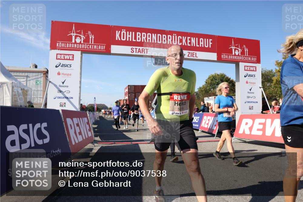 03.10.2025 - Köhlbrandbrückenlauf Lena Gebhardt http://msf.ph/oto/9037538 03.10.2025 13:14:39 Ziel 4259, 4400, 4424, 4509, 4684, 4692, 4788, 4869, 5249, 5682, 5686, 5782, 5805, 6316, 6448, 6849 meine-sportfotos.de