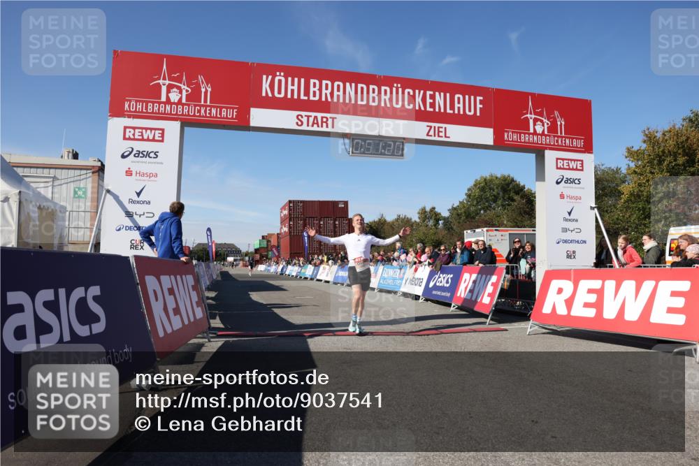 03.10.2025 - Köhlbrandbrückenlauf Lena Gebhardt http://msf.ph/oto/9037541 03.10.2025 12:51:21 Ziel 6047 meine-sportfotos.de