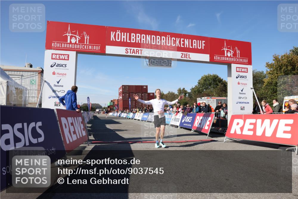 03.10.2025 - Köhlbrandbrückenlauf Lena Gebhardt http://msf.ph/oto/9037545 03.10.2025 12:51:21 Ziel 6047 meine-sportfotos.de