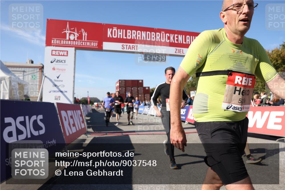 03.10.2025 - Köhlbrandbrückenlauf Lena Gebhardt http://msf.ph/oto/9037548 03.10.2025 13:14:40 Ziel 4259, 4400, 4424, 4509, 4684, 4692, 4788, 4869, 5249, 5682, 5686, 5711, 5782, 6316, 6448, 6849 meine-sportfotos.de