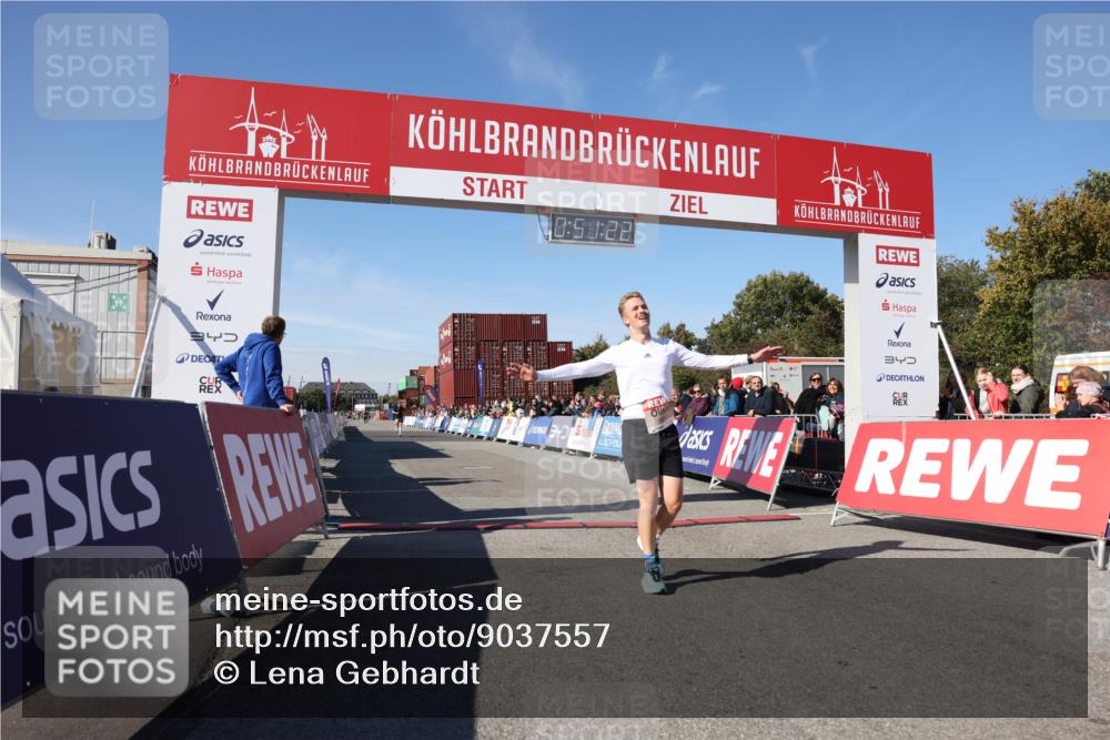 03.10.2025 - Köhlbrandbrückenlauf Lena Gebhardt http://msf.ph/oto/9037557 03.10.2025 12:51:22 Ziel 6047, 6458 meine-sportfotos.de