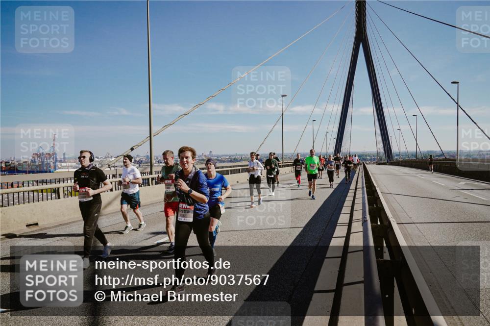 03.10.2025 - Köhlbrandbrückenlauf Michael Burmester http://msf.ph/oto/9037567 03.10.2025 12:30:19 Position 1 03 meine-sportfotos.de