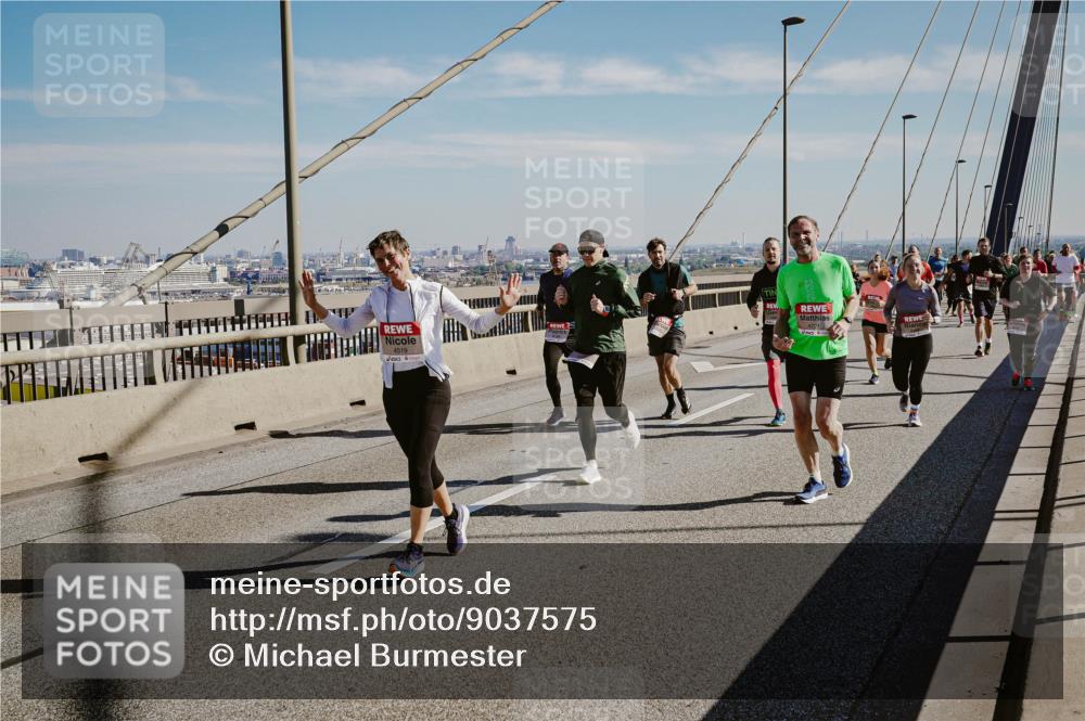03.10.2025 - Köhlbrandbrückenlauf Michael Burmester http://msf.ph/oto/9037575 03.10.2025 12:30:21 Position 1 4519 meine-sportfotos.de