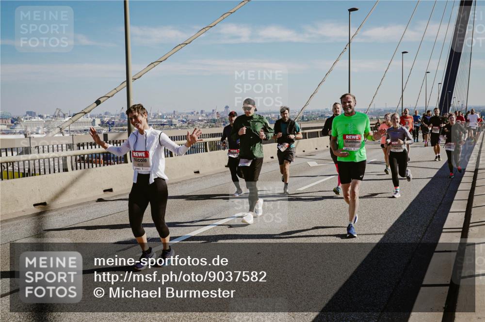 03.10.2025 - Köhlbrandbrückenlauf Michael Burmester http://msf.ph/oto/9037582 03.10.2025 12:30:21 Position 1 4519 meine-sportfotos.de
