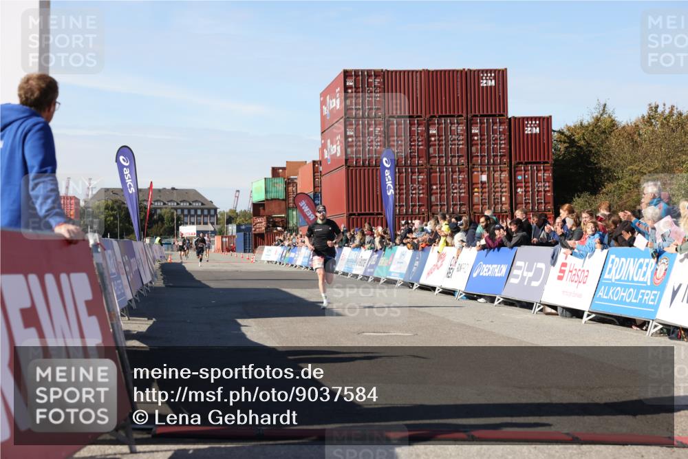 03.10.2025 - Köhlbrandbrückenlauf Lena Gebhardt http://msf.ph/oto/9037584 03.10.2025 12:51:26 Ziel 6047, 6458 meine-sportfotos.de