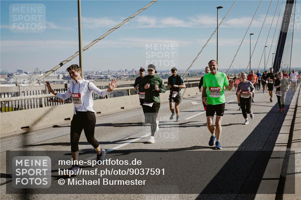 03.10.2025 - Köhlbrandbrückenlauf Michael Burmester http://msf.ph/oto/9037591 03.10.2025 12:30:21 Position 1  meine-sportfotos.de