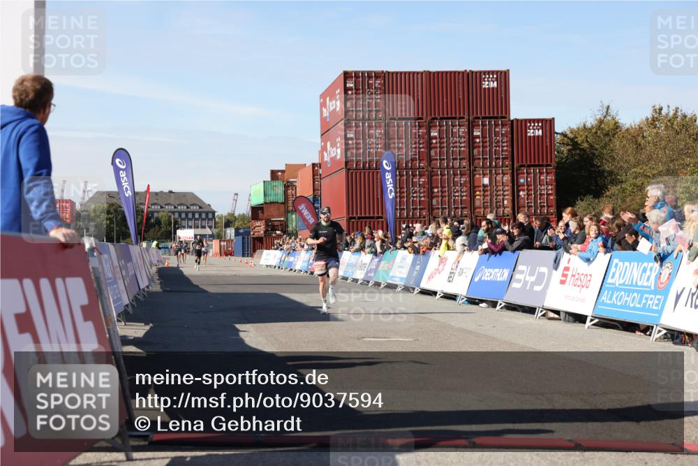 03.10.2025 - Köhlbrandbrückenlauf Lena Gebhardt http://msf.ph/oto/9037594 03.10.2025 12:51:26 Ziel 6047, 6458 meine-sportfotos.de
