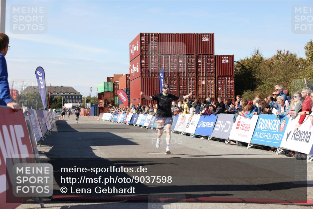 03.10.2025 - Köhlbrandbrückenlauf Lena Gebhardt http://msf.ph/oto/9037598 03.10.2025 12:51:27 Ziel 6047, 6458 meine-sportfotos.de