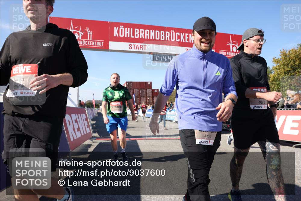 03.10.2025 - Köhlbrandbrückenlauf Lena Gebhardt http://msf.ph/oto/9037600 03.10.2025 13:14:43 Ziel 4202, 4259, 4424, 4509, 4533, 4684, 4692, 4788, 4869, 5249, 5682, 5686, 5711, 5814, 6316, 6344, 6448, 6849 meine-sportfotos.de