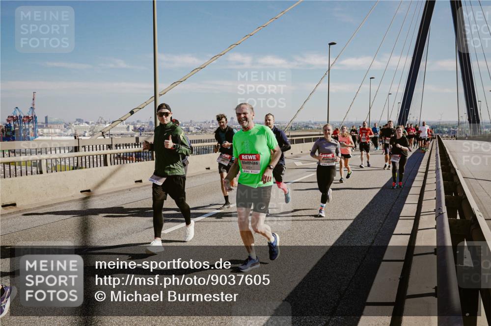 03.10.2025 - Köhlbrandbrückenlauf Michael Burmester http://msf.ph/oto/9037605 03.10.2025 12:30:22 Position 1 4721 meine-sportfotos.de