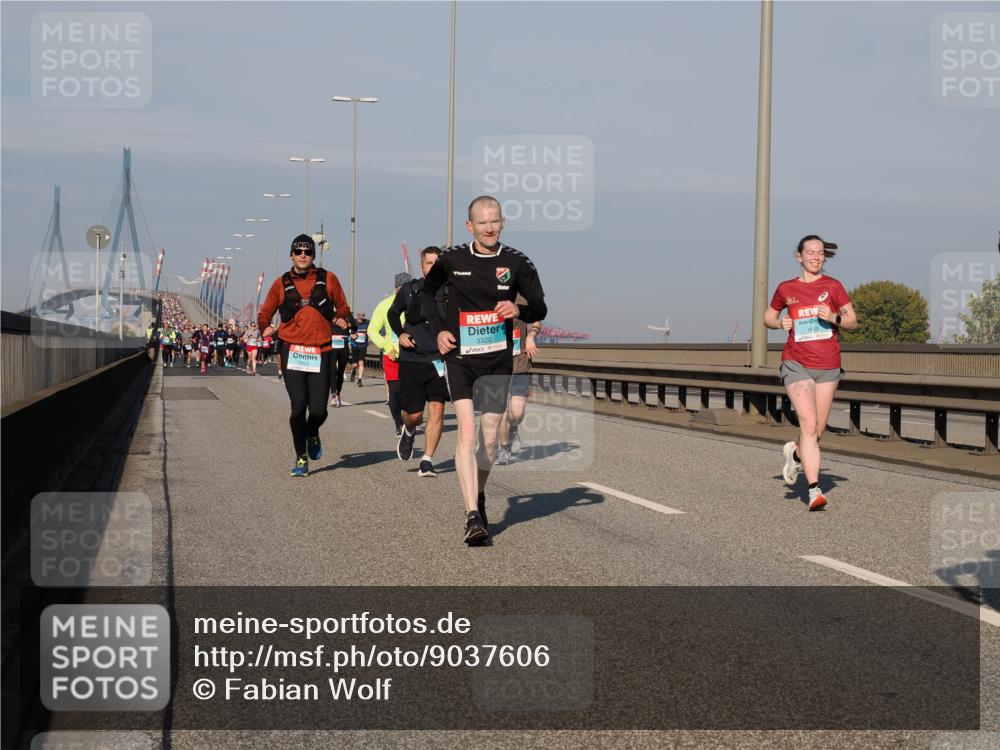 03.10.2025 - Köhlbrandbrückenlauf Fabian Wolf http://msf.ph/oto/9037606 03.10.2025 09:52:07 Position 3 3320, 14, 10 meine-sportfotos.de