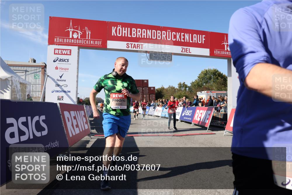 03.10.2025 - Köhlbrandbrückenlauf Lena Gebhardt http://msf.ph/oto/9037607 03.10.2025 13:14:44 Ziel 4202, 4224, 4424, 4509, 4533, 4684, 4692, 4788, 4869, 4890, 5249, 5682, 5686, 5711, 5760, 5761, 5814, 6316, 6344, 6448, 6849 meine-sportfotos.de