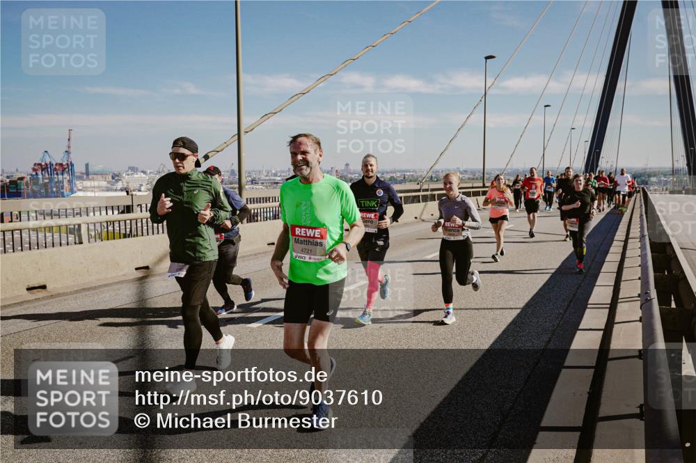 03.10.2025 - Köhlbrandbrückenlauf Michael Burmester http://msf.ph/oto/9037610 03.10.2025 12:30:22 Position 1 4721 meine-sportfotos.de