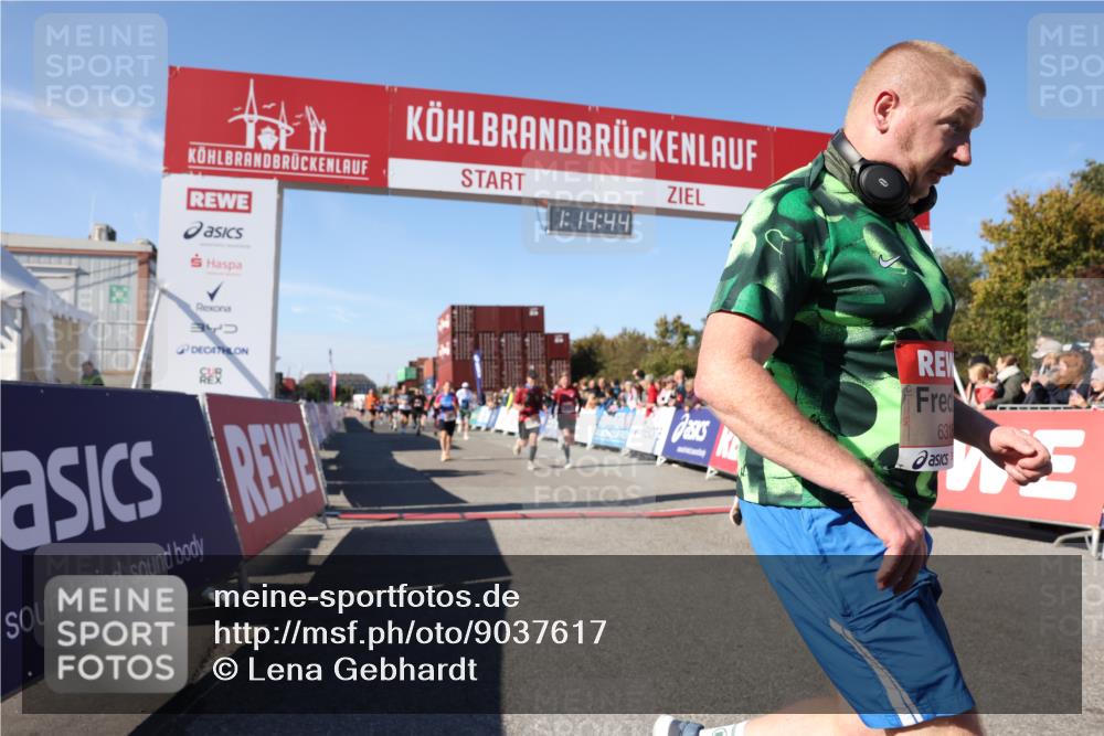 03.10.2025 - Köhlbrandbrückenlauf Lena Gebhardt http://msf.ph/oto/9037617 03.10.2025 13:14:44 Ziel 4202, 4224, 4424, 4509, 4533, 4684, 4692, 4788, 4869, 4890, 5249, 5682, 5686, 5711, 5760, 5761, 5814, 6316, 6344, 6448, 6849 meine-sportfotos.de