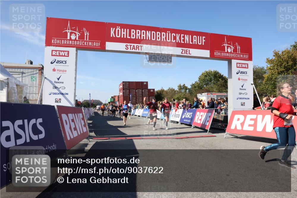 03.10.2025 - Köhlbrandbrückenlauf Lena Gebhardt http://msf.ph/oto/9037622 03.10.2025 13:14:45 Ziel 4202, 4224, 4424, 4509, 4533, 4684, 4692, 4788, 4869, 4890, 5249, 5525, 5535, 5682, 5686, 5711, 5760, 5761, 5814, 6316, 6344, 6448, 6849 meine-sportfotos.de