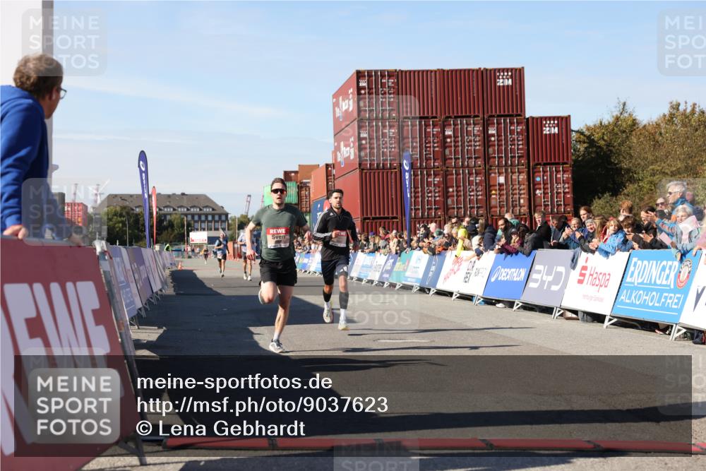 03.10.2025 - Köhlbrandbrückenlauf Lena Gebhardt http://msf.ph/oto/9037623 03.10.2025 12:51:36 Ziel 4058, 6458, 6793 meine-sportfotos.de