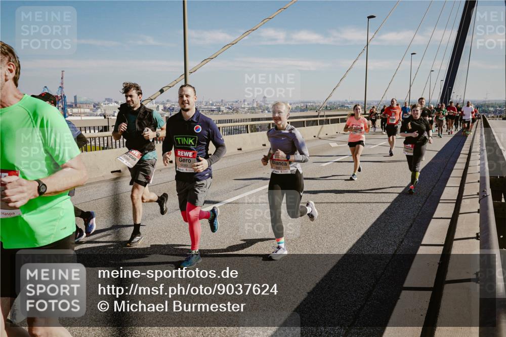03.10.2025 - Köhlbrandbrückenlauf Michael Burmester http://msf.ph/oto/9037624 03.10.2025 12:30:23 Position 1 4090, 5689 meine-sportfotos.de