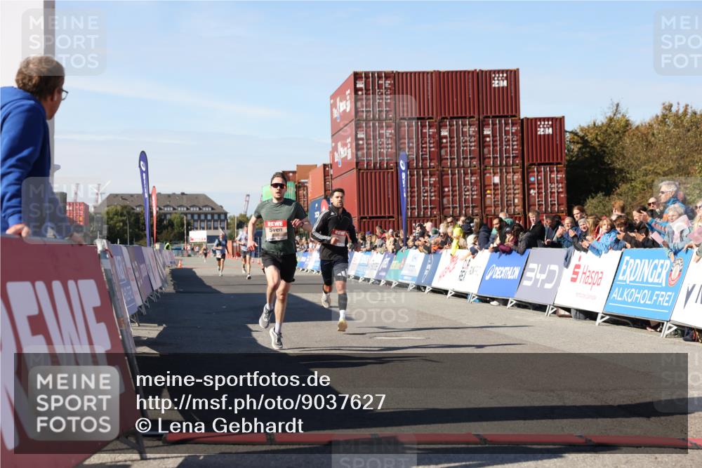 03.10.2025 - Köhlbrandbrückenlauf Lena Gebhardt http://msf.ph/oto/9037627 03.10.2025 12:51:36 Ziel 4058, 6458, 6793 meine-sportfotos.de