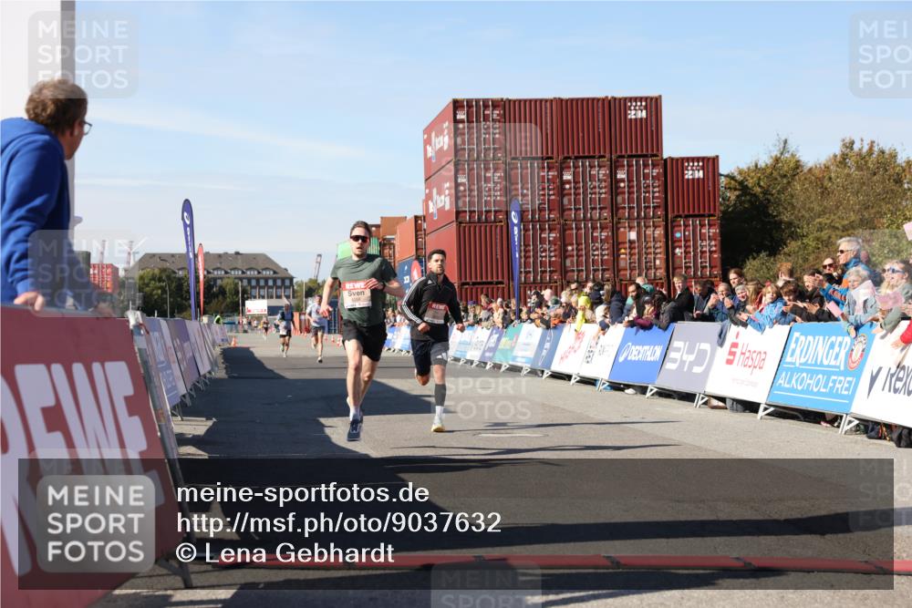 03.10.2025 - Köhlbrandbrückenlauf Lena Gebhardt http://msf.ph/oto/9037632 03.10.2025 12:51:36 Ziel 4058, 6458, 6793 meine-sportfotos.de