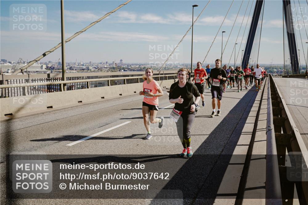 03.10.2025 - Köhlbrandbrückenlauf Michael Burmester http://msf.ph/oto/9037642 03.10.2025 12:30:24 Position 1  meine-sportfotos.de